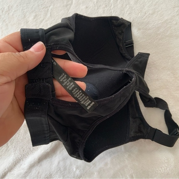 VICTORIA'S Secret Sports Bra - Picture 3 of 3